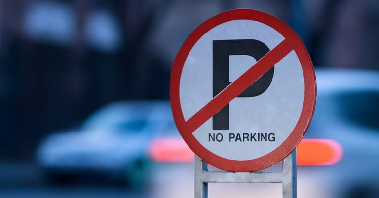 “Pune Traffic Police Introduce No Parking Zones to Combat Congestion”
